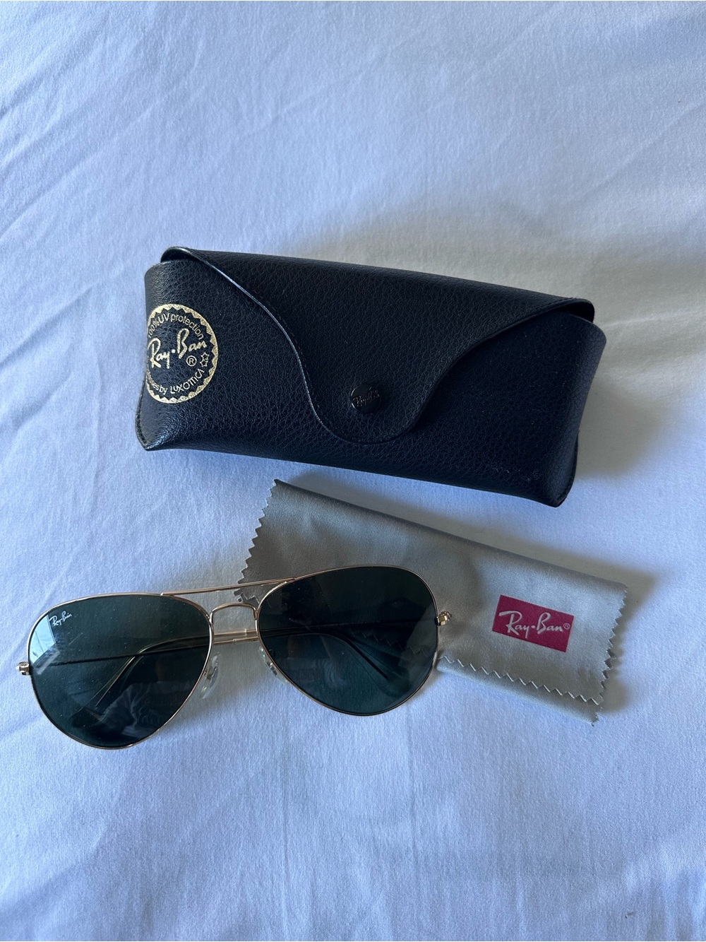 Ray-Ban Men’s Gold Frame Aviator Sunglasses with Black Lenses